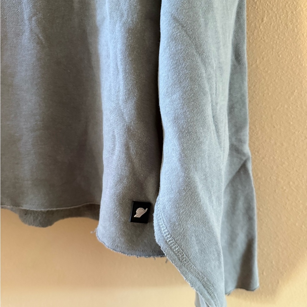 Fundamental Coast Kelly Cropped Hoodie

Size M

Sage Green - Picture 3 of 4
